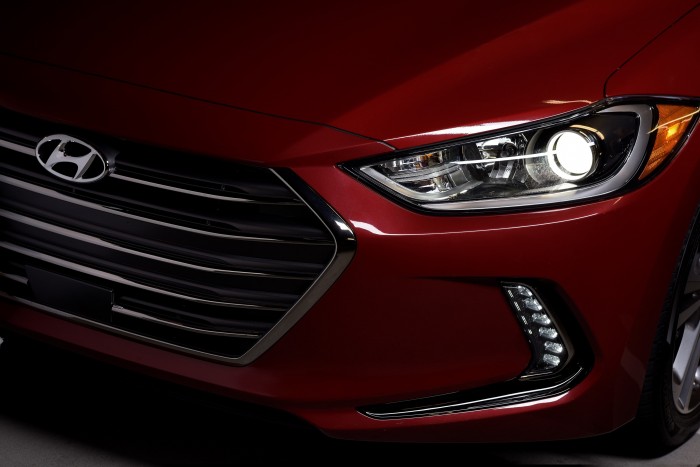 Còn chờ gì nữa Elantra số tự động bằng giá số sàn.