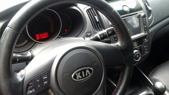 Bán Kia Forte  SX 1.6MT 2011 màu đen biển SG đúng chất
