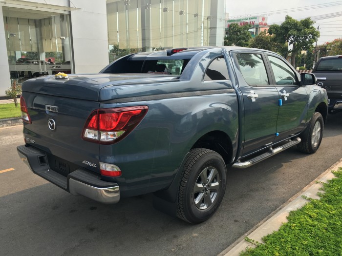 Mazda BT-50 mới 2017 đủ màu nhập khẩu Thái Lan