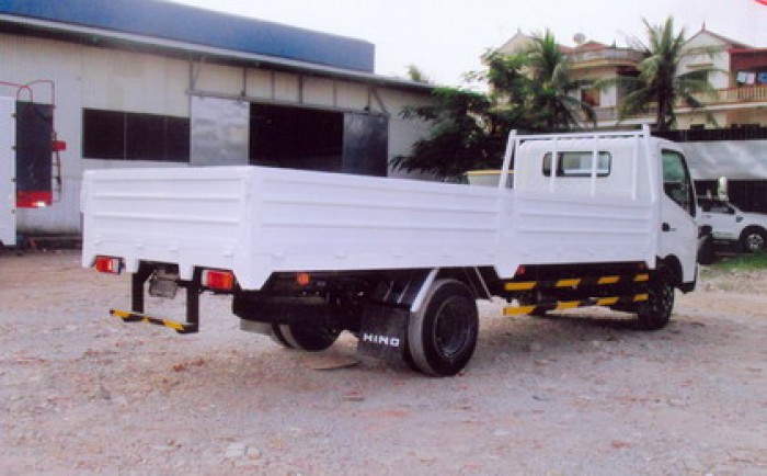 Xe tải Hino XZU730 5 tấn Thùng dài 5,7m