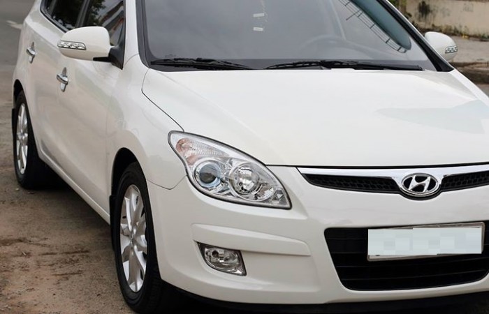 Bán Hyundai i30 CW nhập HQ bản FULL options màu trắng tinh