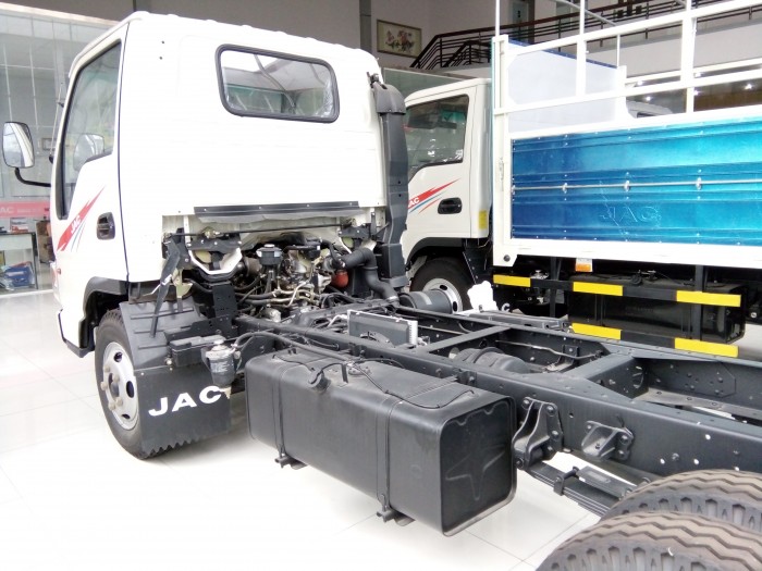 Xe tải JAC HFC1030K4 (2.4 tấn) máy ISUZU