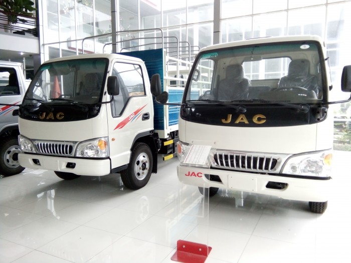 Xe tải JAC HFC1030K4 (2.4 tấn) máy ISUZU