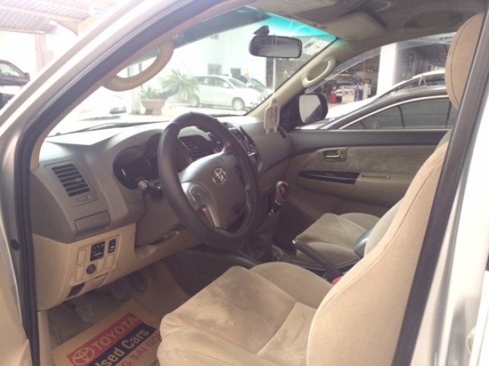 Bán xe Toyota Fortuner dầu, màu bạc
