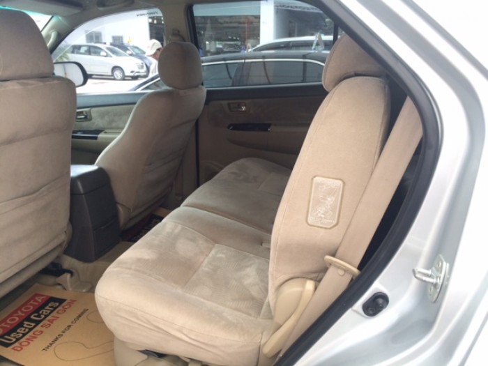 Bán xe Toyota Fortuner dầu, màu bạc