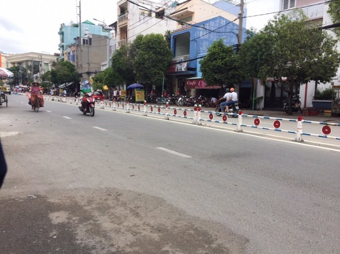 Bán nhà 3 MT Phạm Văn Đồng, DT 7* 11m, đã trừ lộ giới hướng về Sân Ba