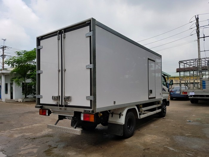 Xe tải Hyundai HD99 thùng đông lạnh tải trọng 6,5 tấn