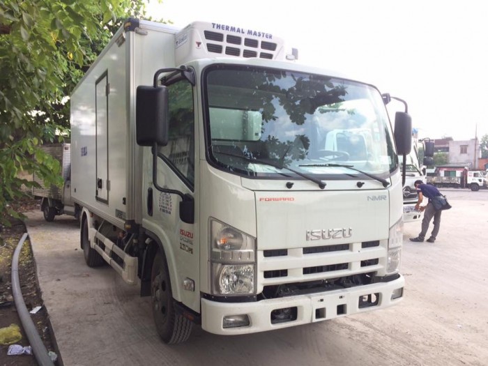 Xe tải isuzu NMR85H 1,9 tấn thùng đông lạnh auto quyền mới