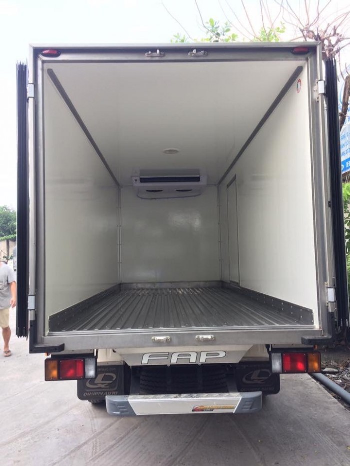 Xe tải isuzu NMR85H 1,9 tấn thùng đông lạnh auto quyền mới