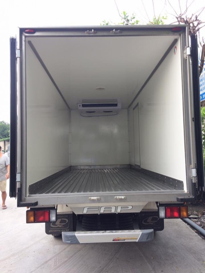 Xe tải isuzu NMR85H 1,9 tấn thùng đông lạnh auto quyền mới