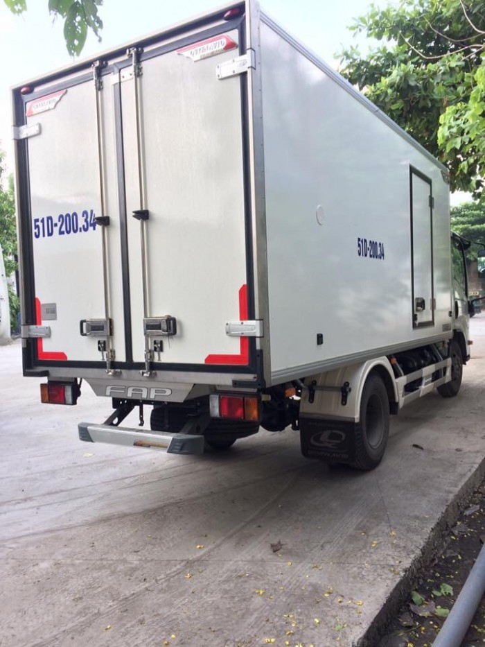 Xe tải isuzu NMR85H 1,9 tấn thùng đông lạnh auto quyền mới