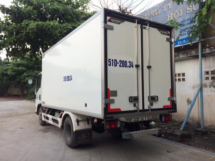 Xe tải isuzu NMR85H 1,9 tấn thùng đông lạnh auto quyền mới