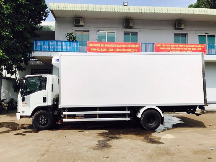 Xe tải isuzu NQR75L thùng đông lạnh mới sản xuất 2017