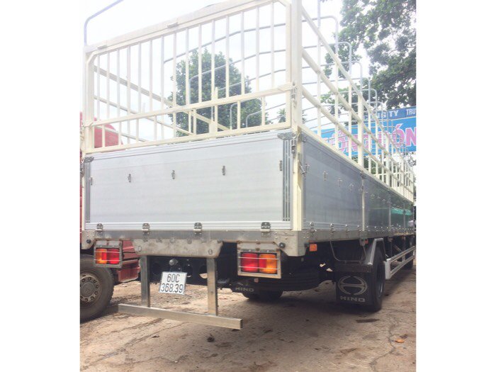 Xe tải Hino FG8JPSB 9,4 tấn thùng mui bạt bửng nhôm, cam kết giá tốt, hỗ trợ ngân hàng 90%