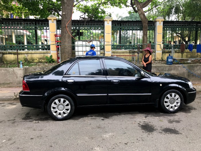 Bán Ford laser 2004 màu đen số tự động