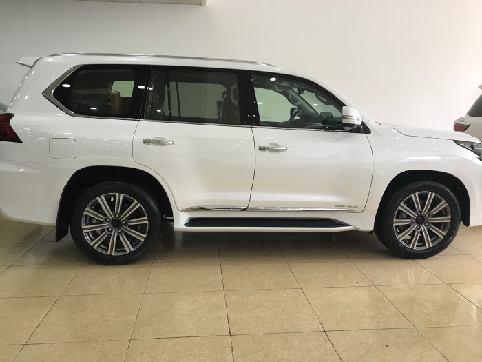 Bán Lexus LX570 Sport Plus phiên bản đủ đồ nhất sản xuất 2016 đã đăng ký vào tên chỉ cần 2% trước bạ sang tên
