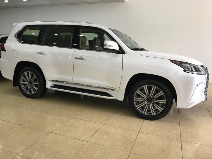 Bán Lexus LX570 Sport Plus phiên bản đủ đồ nhất sản xuất 2016 đã đăng ký vào tên chỉ cần 2% trước bạ sang tên
