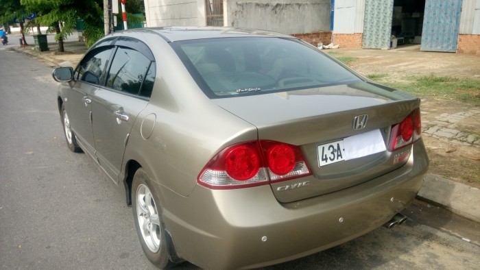 Cần bán Honda Civic 1.8 AT, số tự động màu vàng cát, đời 2009