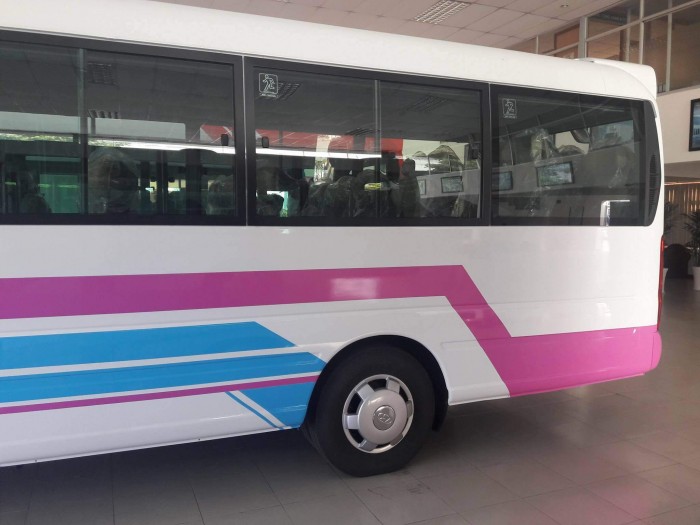 Thiết kế của xe khách Hyundai County 29 chỗ hoàn hảo với chiều dài tổng thể 7,085 m đảm bảo sắp xếp các hàng ghế cho người ngồi trên xe thoải mái nhất - Gọi 0931777073 (24/24)