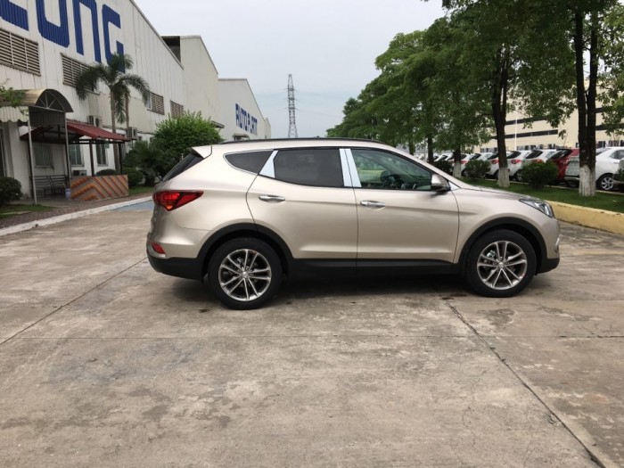 Hyundai Santafe Full xăng 2017 bản đặc biệt màu vàng kim KM còn 1.145.000.000đ