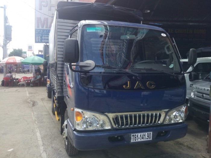 Bán xe tải jac 2.4 tấn máy isuzu giá tốt trả góp 90%