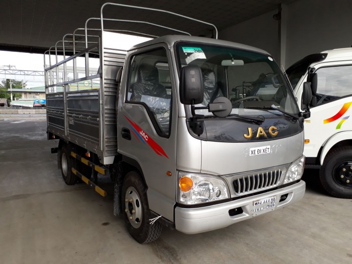 Xe tải Jac 2t4, thùng dài 3m7 lưu thông vào thành phố, trả góp 80% giá trị xe