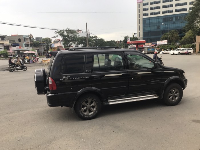 Xe Isuzu Hi lander 2007 số tự động máy dầu màu đen vip