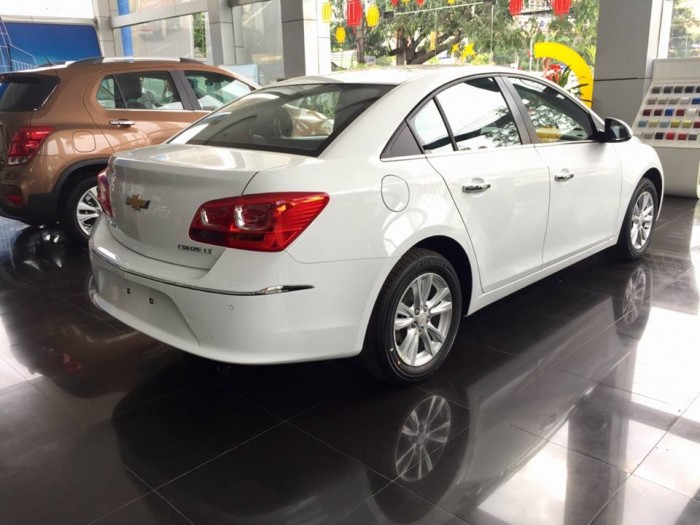 Chevrolet Cruze  LT 2017, hỗ trợ vay ngân hàng 80%.