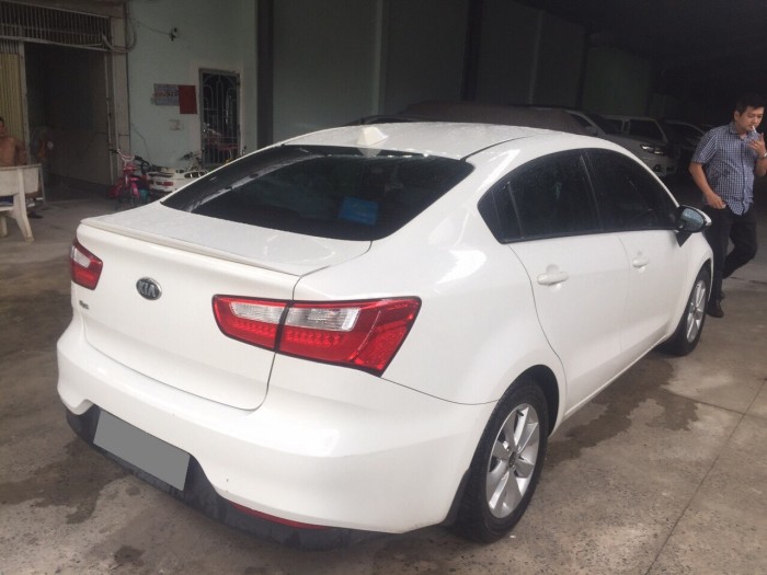 Cần bán xe Kia Rio sedan 2016 đk 2017 màu trắng