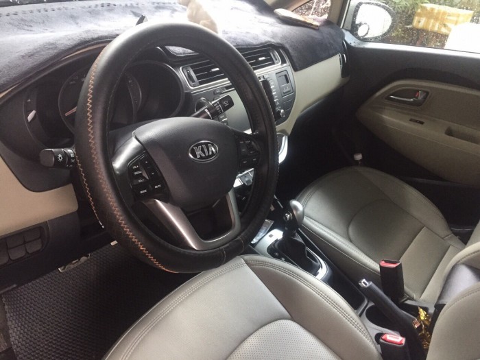 Cần bán xe Kia Rio sedan 2016 đk 2017 màu trắng