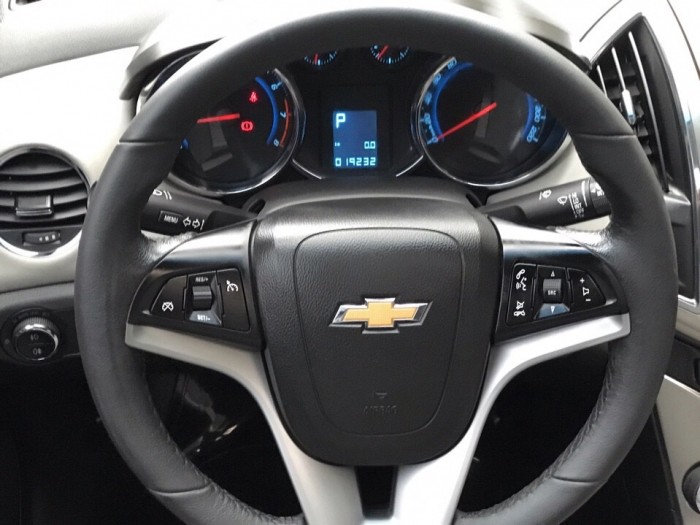 Hàng lướt - Chevrolet Cruze LTZ lăn bánh lần đầu 2016 màu trắng