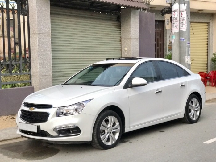 Hàng lướt - Chevrolet Cruze LTZ lăn bánh lần đầu 2016 màu trắng