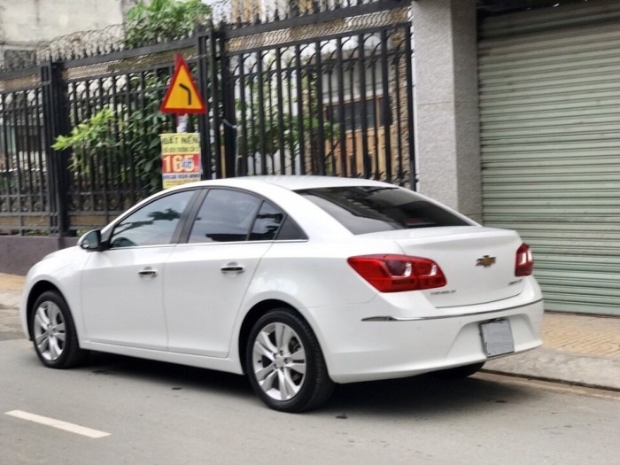 Hàng lướt - Chevrolet Cruze LTZ lăn bánh lần đầu 2016 màu trắng
