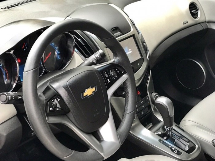 Hàng lướt - Chevrolet Cruze LTZ lăn bánh lần đầu 2016 màu trắng