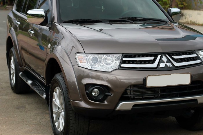 Hàng khủng - Mitsubishi Pajero Sport máy diesel số sàn bản full