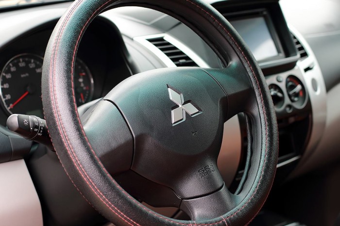 Hàng khủng - Mitsubishi Pajero Sport máy diesel số sàn bản full