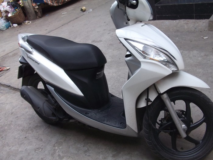 Honda Vision màu trắng bstp 2k12 mới 95%