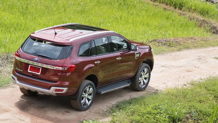 Ford Everest mới 2017, nhập khẩu nguyên chiếc từ Thái hỗ trợ vay đến 85% giá trị xe.