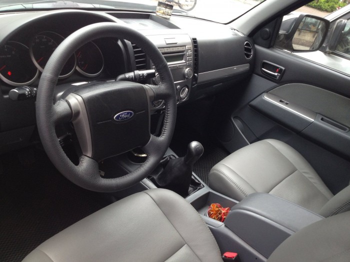 Ford Everest 2.4MT 2015