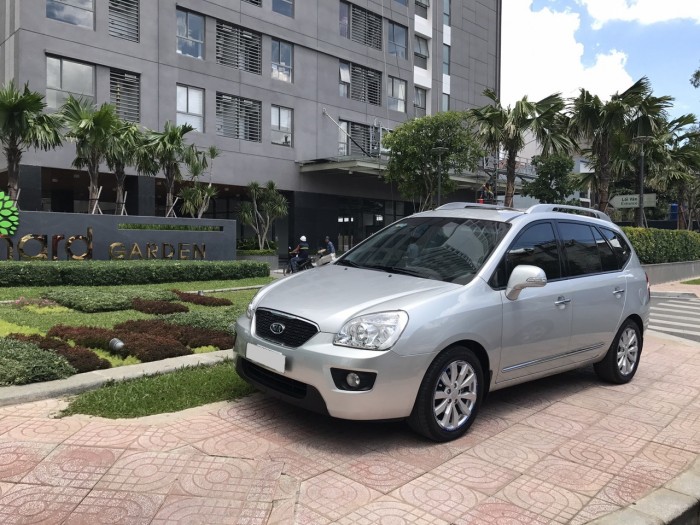 Nhà cần bán xe Kia Carens 2013 màu Xám bạc tự động