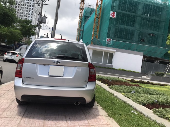 Nhà cần bán xe Kia Carens 2013 màu Xám bạc tự động