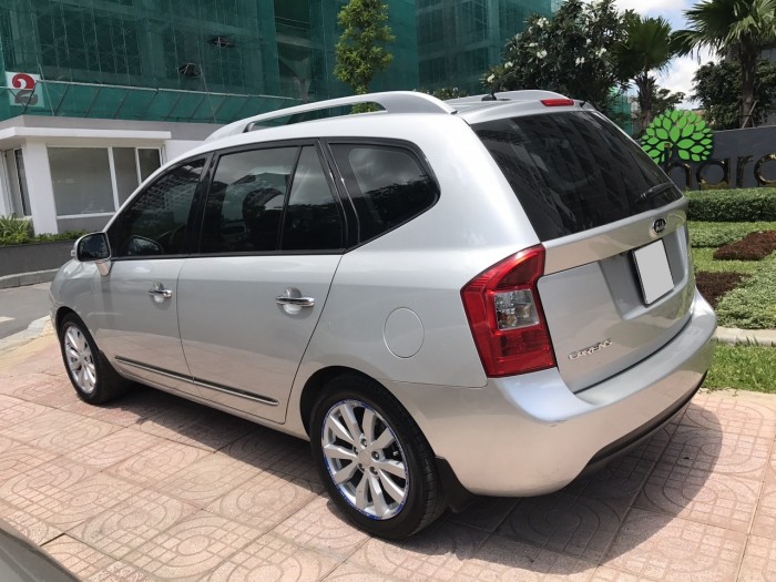 Nhà cần bán xe Kia Carens 2013 màu Xám bạc tự động