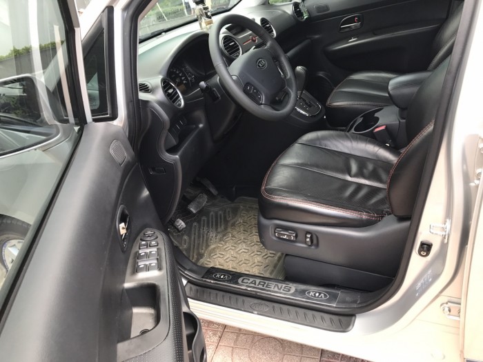Nhà cần bán xe Kia Carens 2013 màu Xám bạc tự động