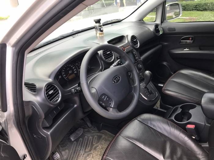 Nhà cần bán xe Kia Carens 2013 màu Xám bạc tự động