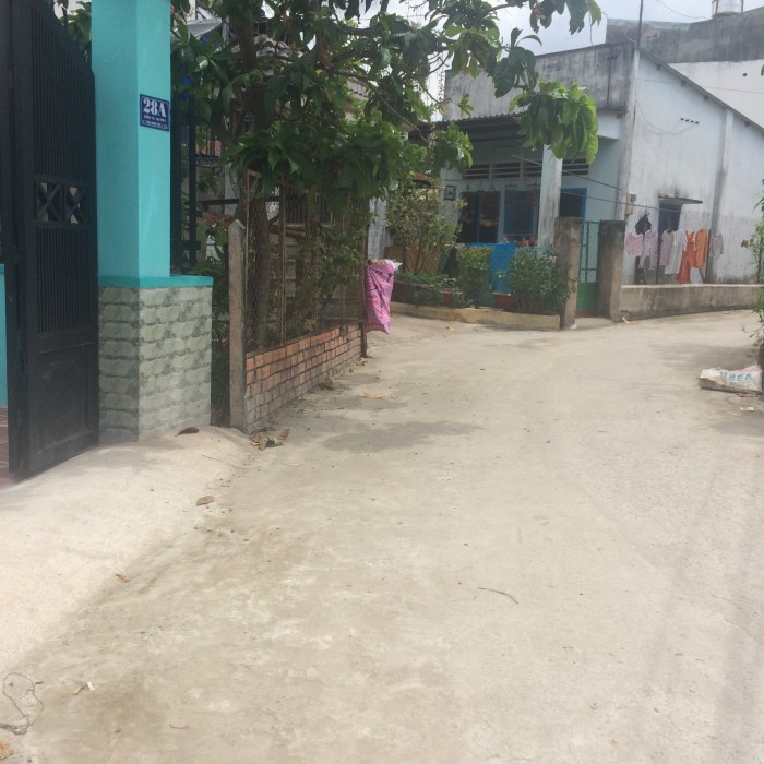 Tôi cần bán nhà  mặt tiền đường 102, Tăng Nhơn Phú B, Q9
