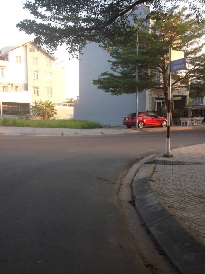 Bán gấp lô đất 114m2, ngay chợ, phường Cát Lái, Quận 2.