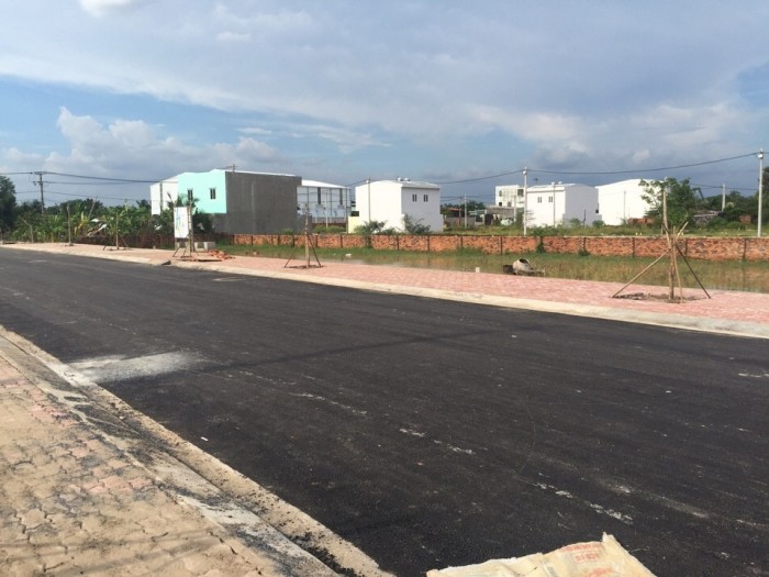 Bán gấp lô đất 114m2, ngay chợ, phường Cát Lái, Quận 2.