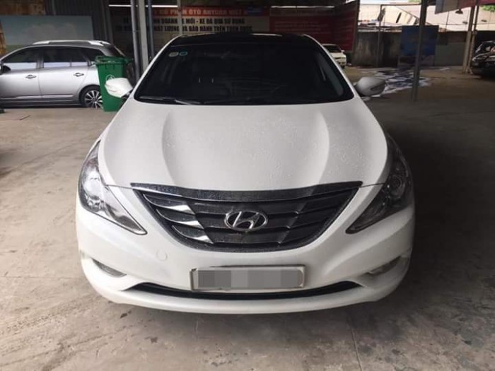 Bán Hyundai Sonata 2.0AT màu trắng xe nhập