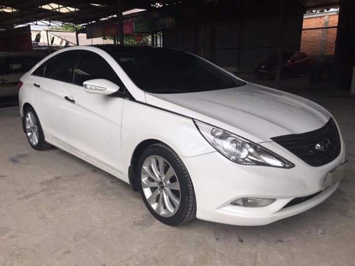 Bán Hyundai Sonata 2.0AT màu trắng xe nhập