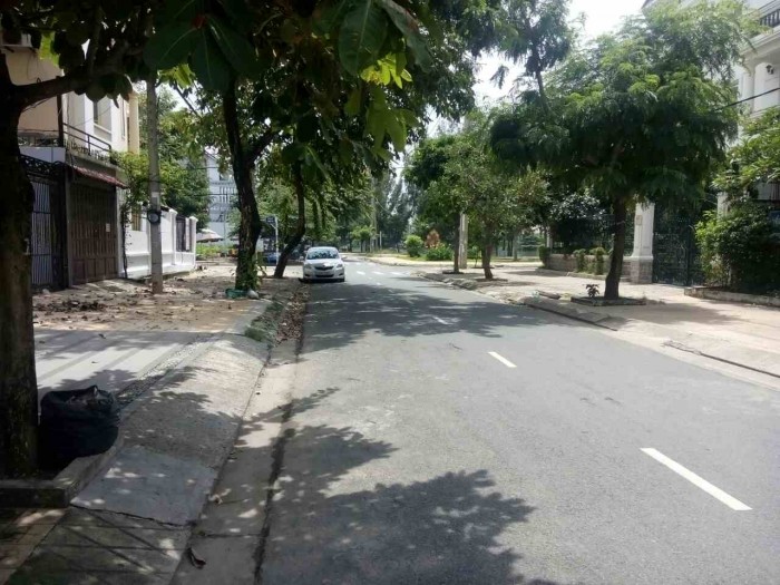 Cần Bán Căn Nhà Phố Mặt Tiền Đường 20m KDC Trung Sơn